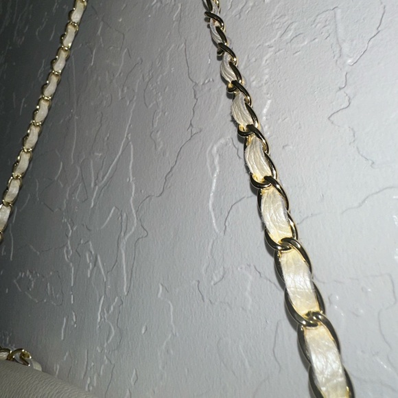 Pearl Valentino, Crossbody - Picture 2 of 8